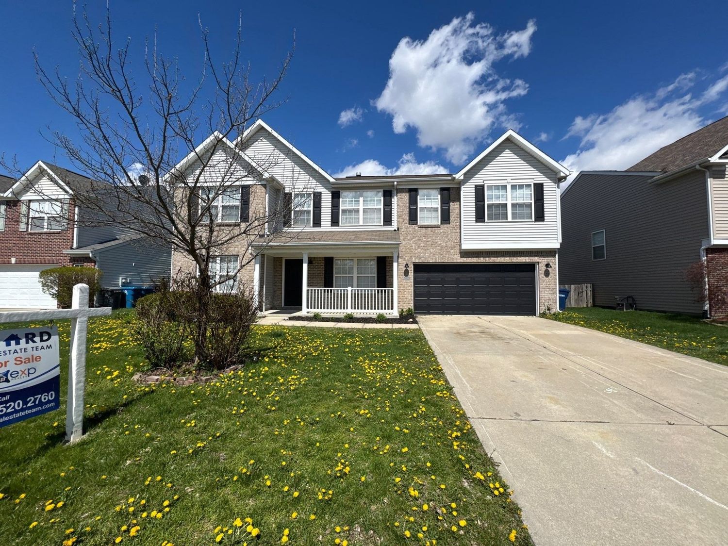 Noblesville two story home with cleaned siding and a cleaned drive